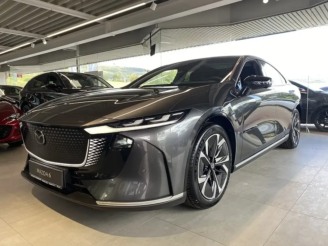 Mazda 6e - Thumbnail 1