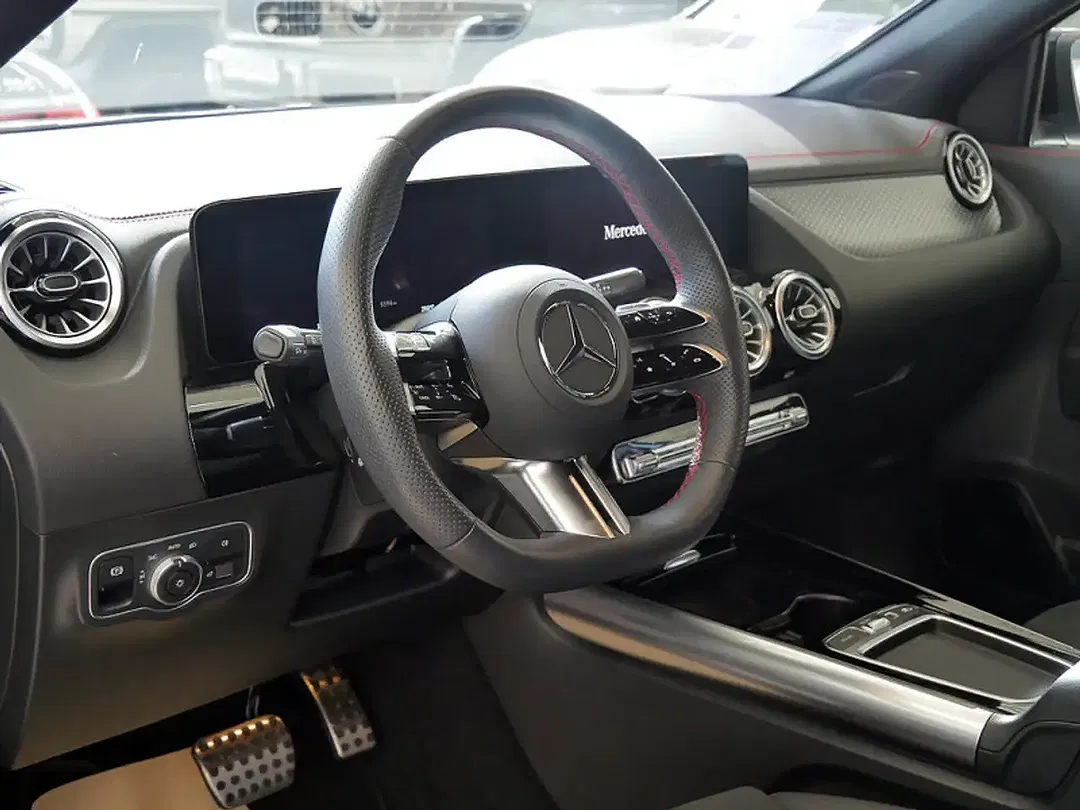 Mercedes-Benz EQA 300 - Thumbnail 15
