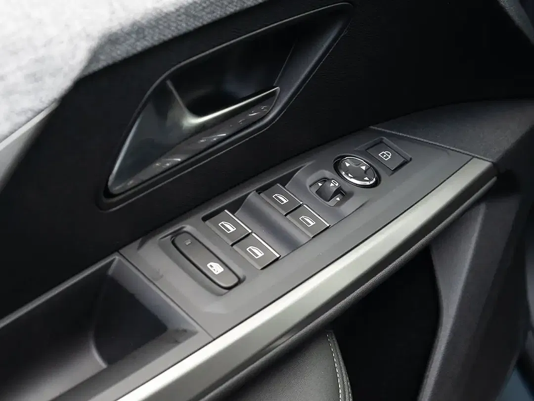 Peugeot 3008 - Thumbnail 6