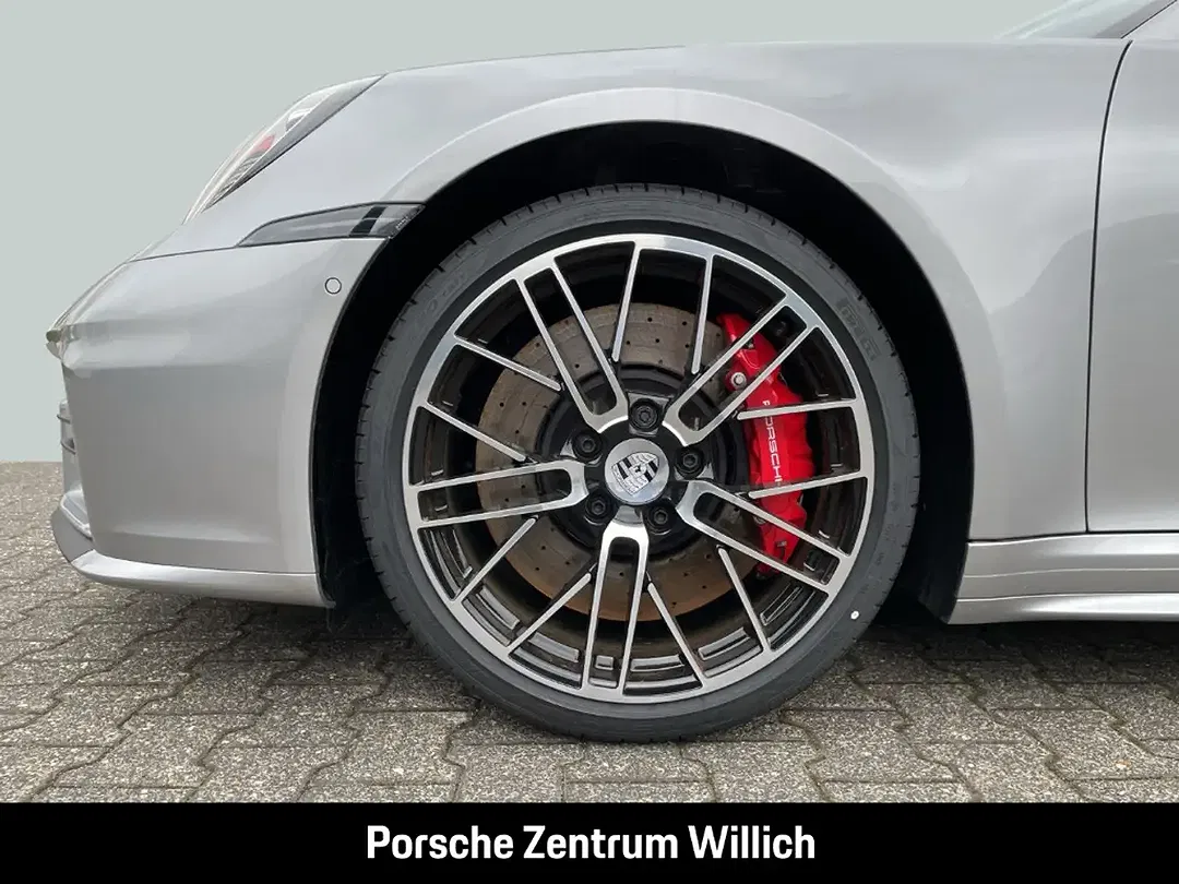 Porsche 992 - Thumbnail 6
