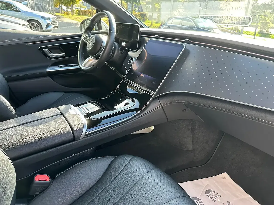 Mercedes-Benz EQE 300 - Thumbnail 13