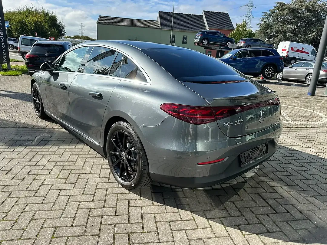Mercedes-Benz EQE 300 - Thumbnail 3