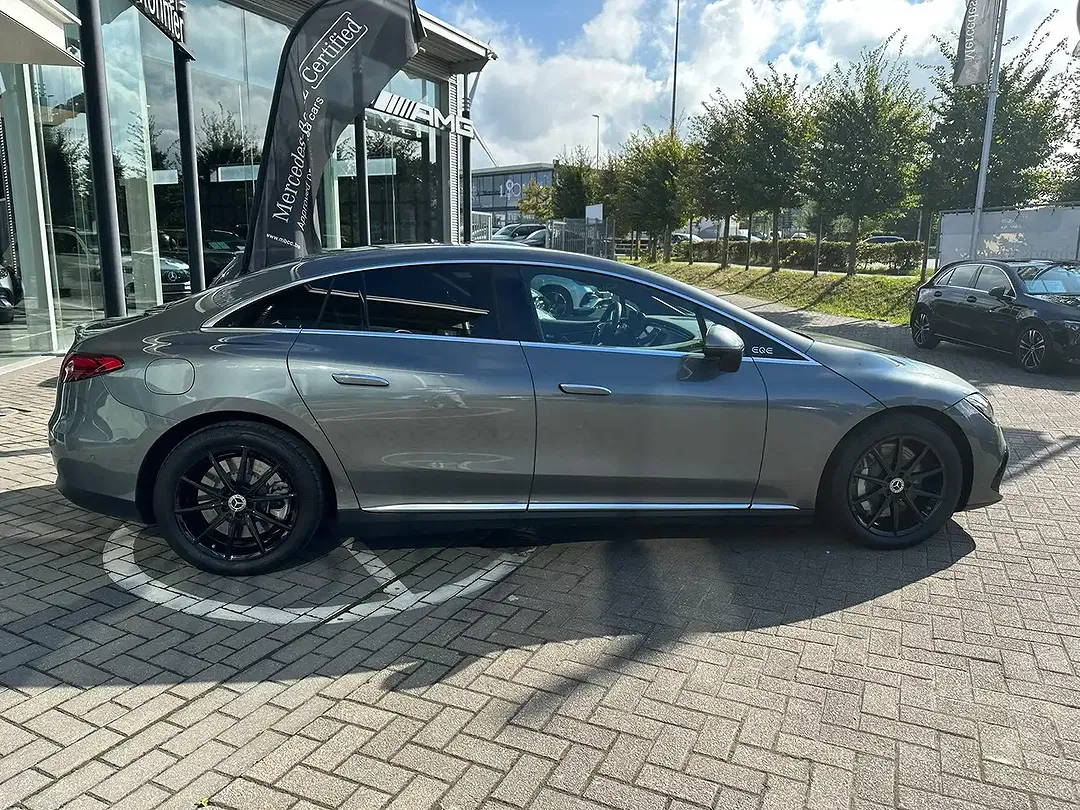 Mercedes-Benz EQE 300 - Thumbnail 6
