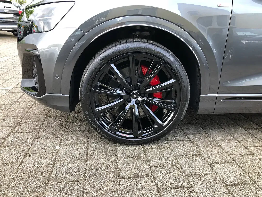 Audi Q8 - Thumbnail 4