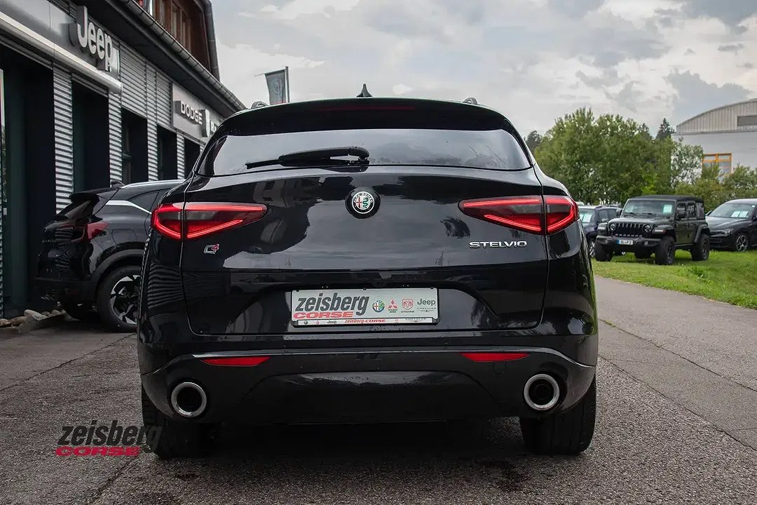 Alfa Romeo Stelvio - Thumbnail 2