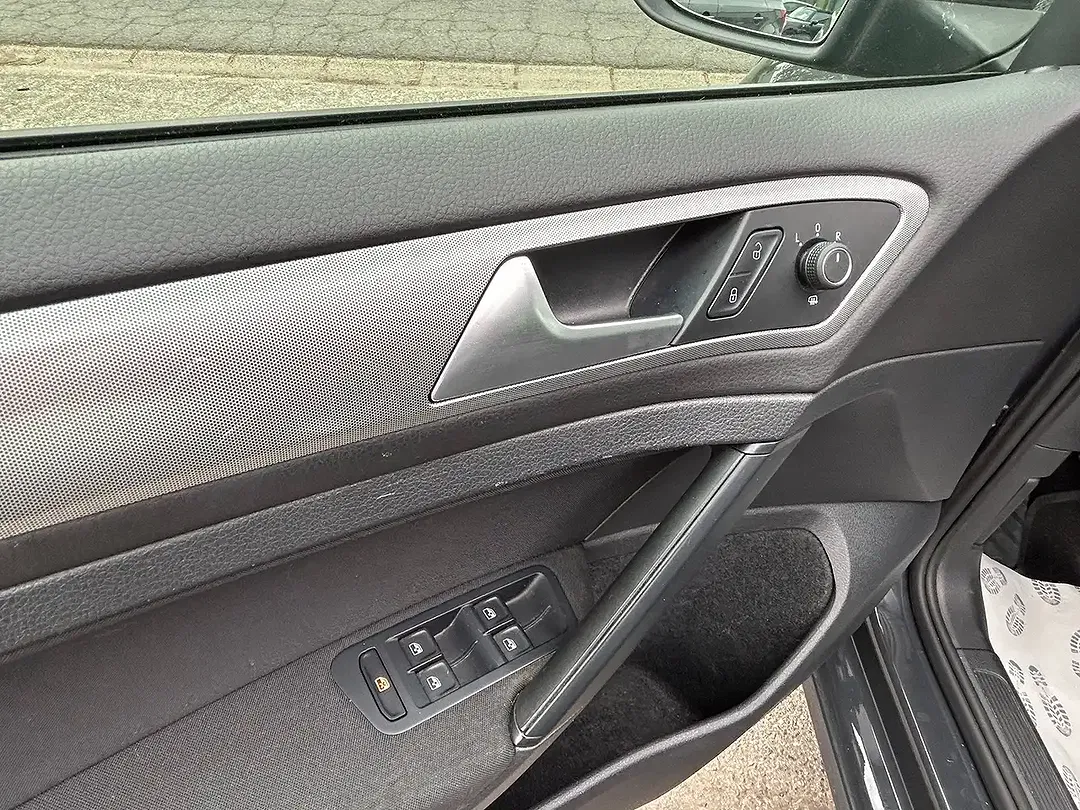 Volkswagen Golf - Thumbnail 8