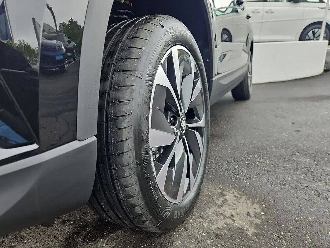 Skoda Karoq - Thumbnail 3