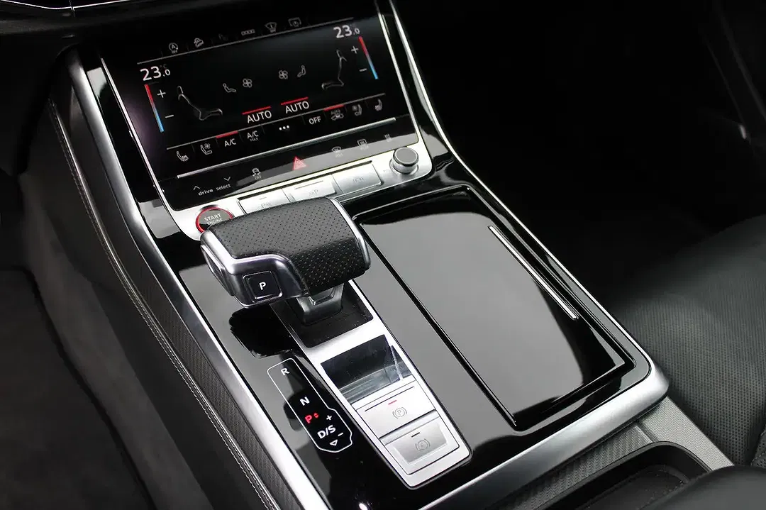 Audi RS Q8 - Thumbnail 28