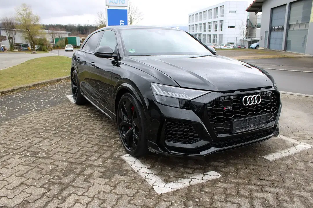 Audi RS Q8 - Thumbnail 3