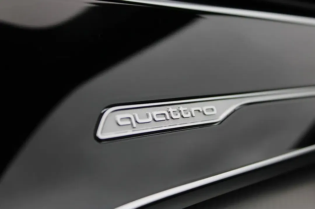 Audi RS Q8 - Thumbnail 32