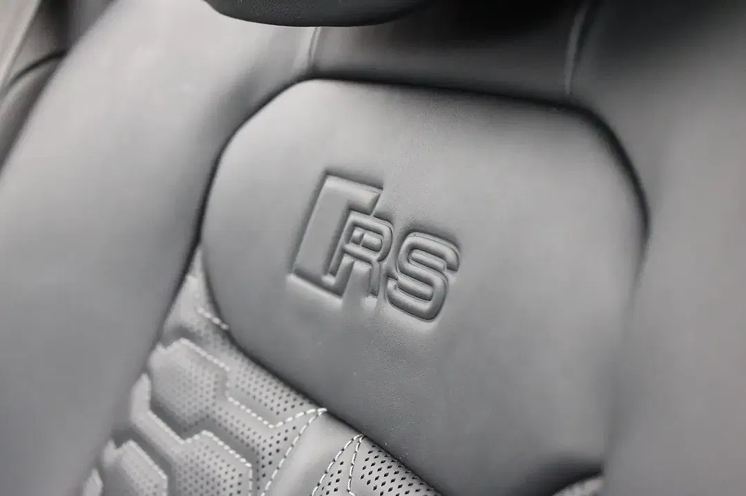 Audi RS Q8 - Thumbnail 36