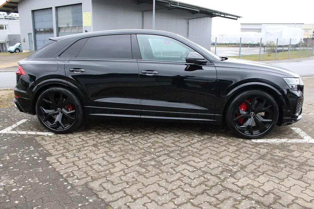 Audi RS Q8 - Thumbnail 4