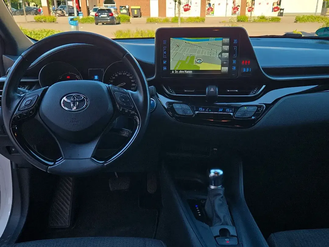 Toyota C-HR - Thumbnail 6