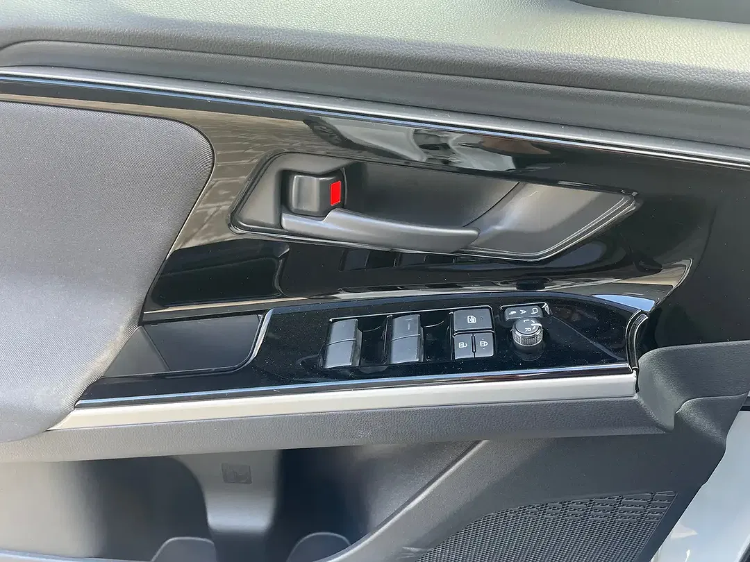 Subaru Solterra - Thumbnail 13