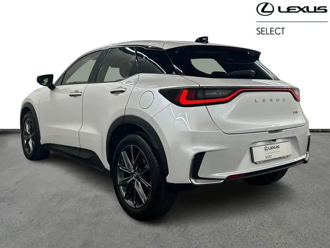 Lexus LBX - Thumbnail 2