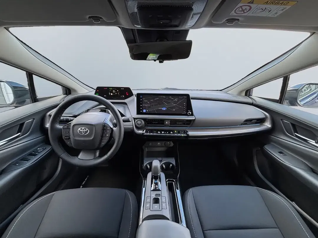 Toyota Prius - Thumbnail 8