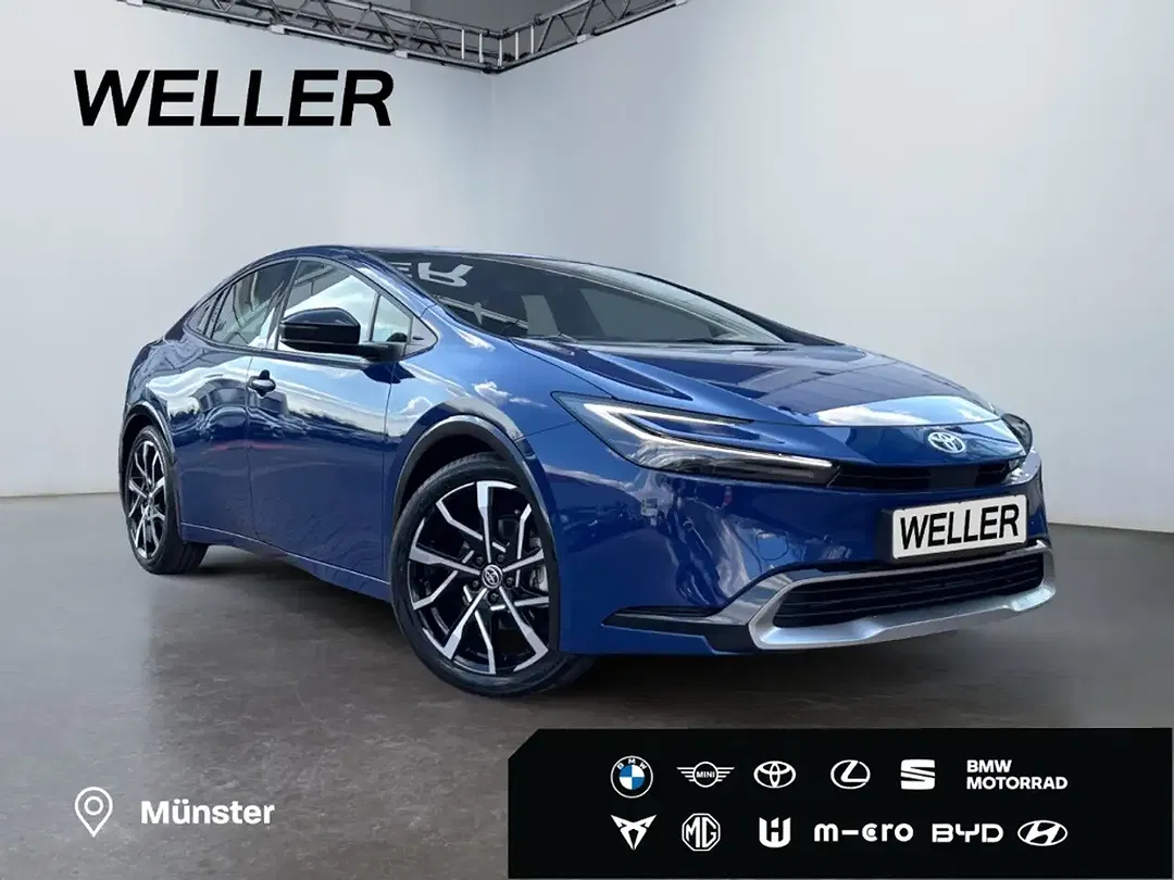 Toyota Prius - Thumbnail 3