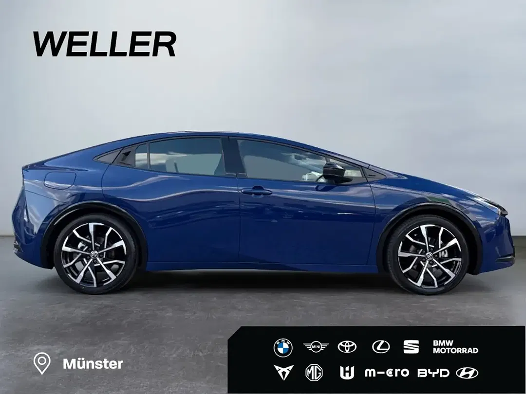 Toyota Prius - Thumbnail 7