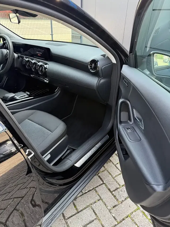 Mercedes-Benz A 250 - Thumbnail 11
