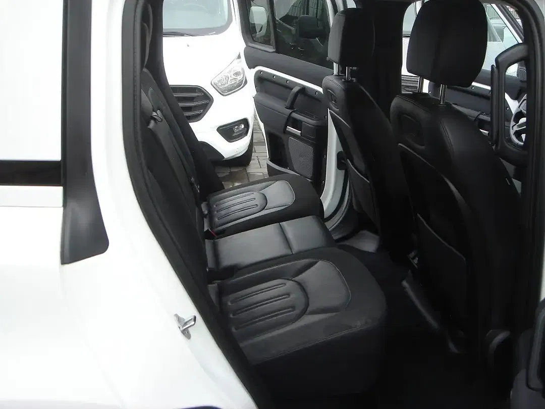 Land Rover Defender - Thumbnail 10