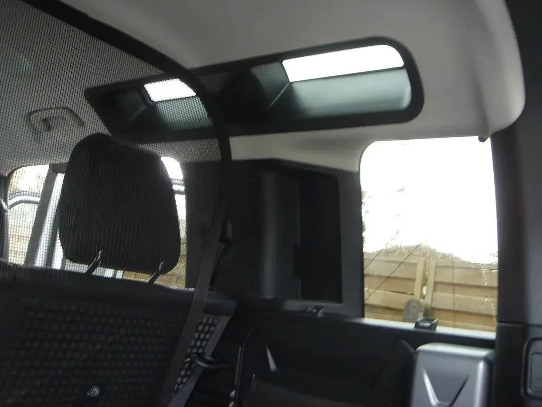 Land Rover Defender - Thumbnail 11