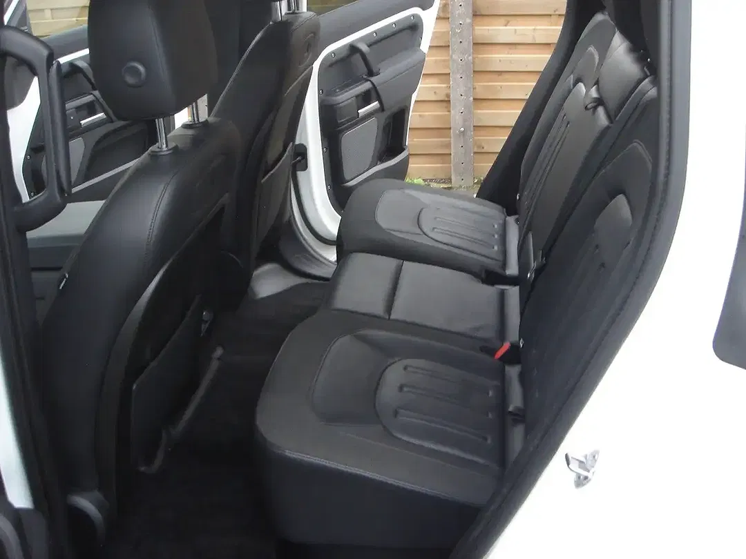 Land Rover Defender - Thumbnail 12