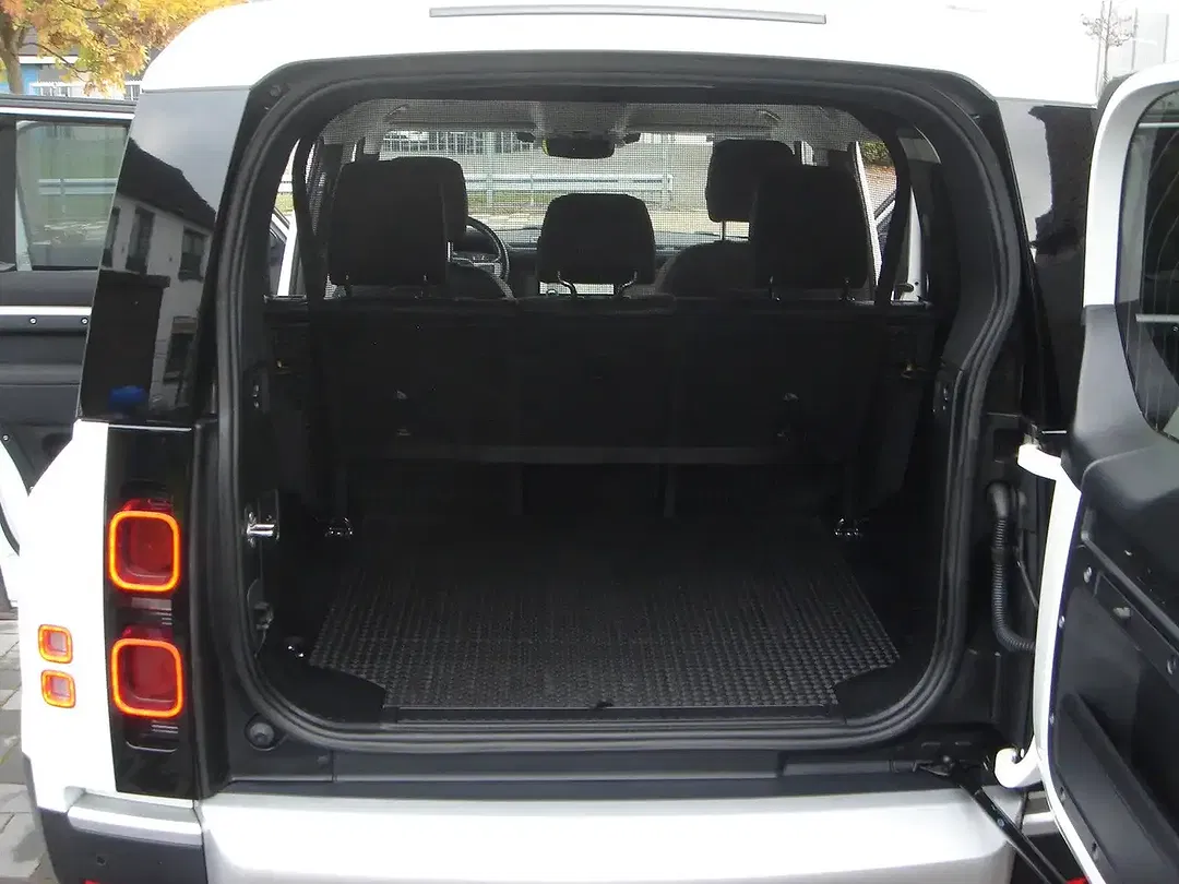 Land Rover Defender - Thumbnail 13