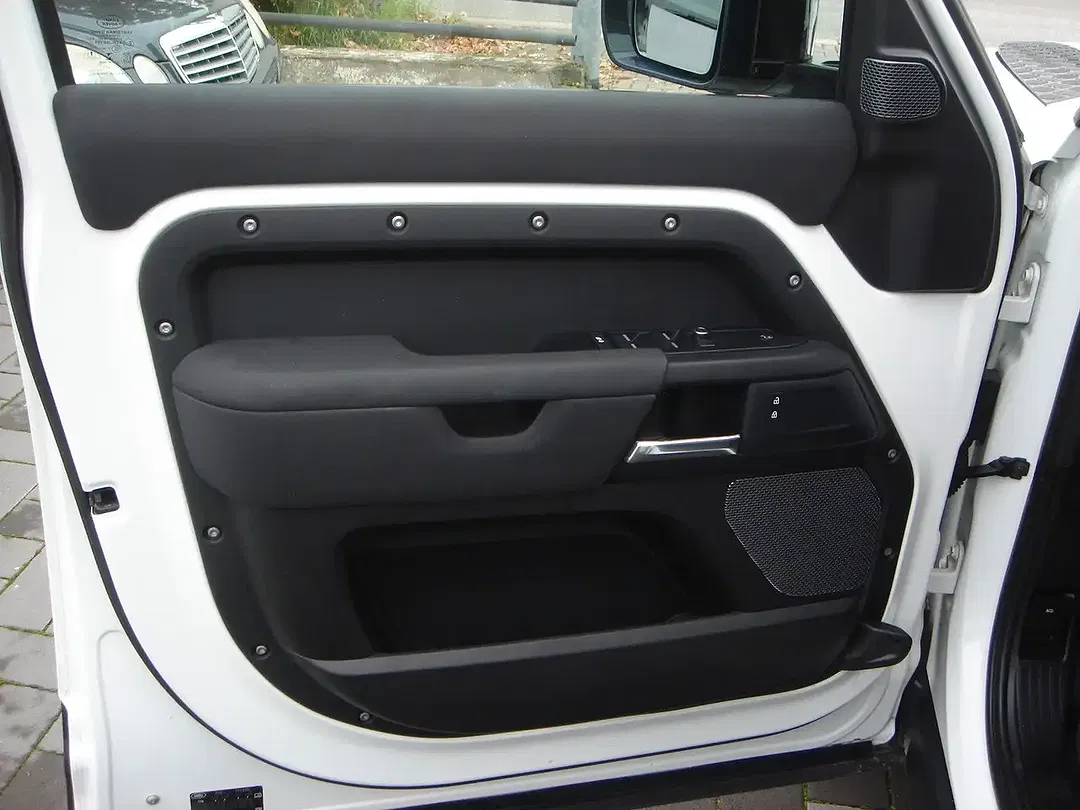Land Rover Defender - Thumbnail 14