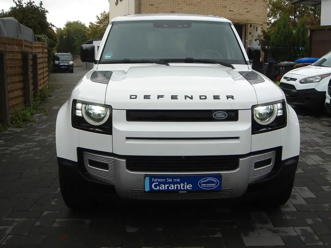 Land Rover Defender - Thumbnail 2