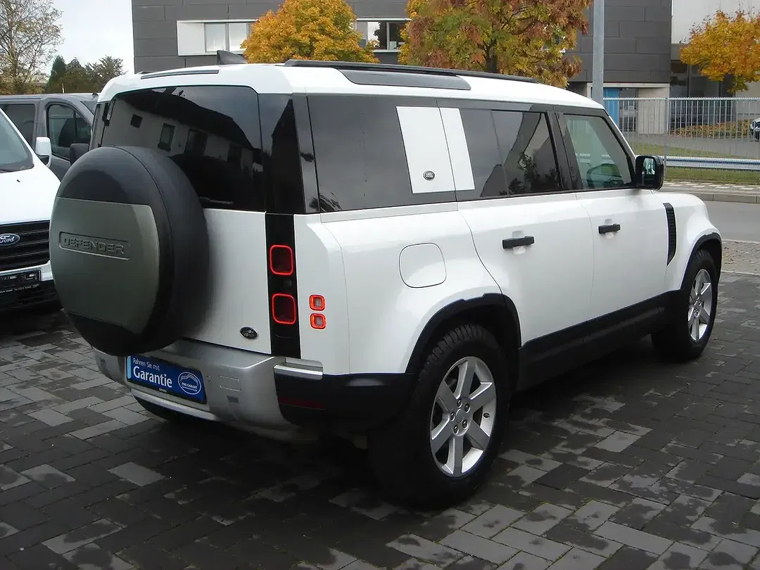 Land Rover Defender - Thumbnail 4