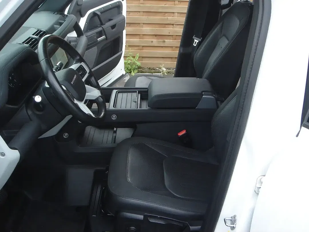 Land Rover Defender - Thumbnail 5