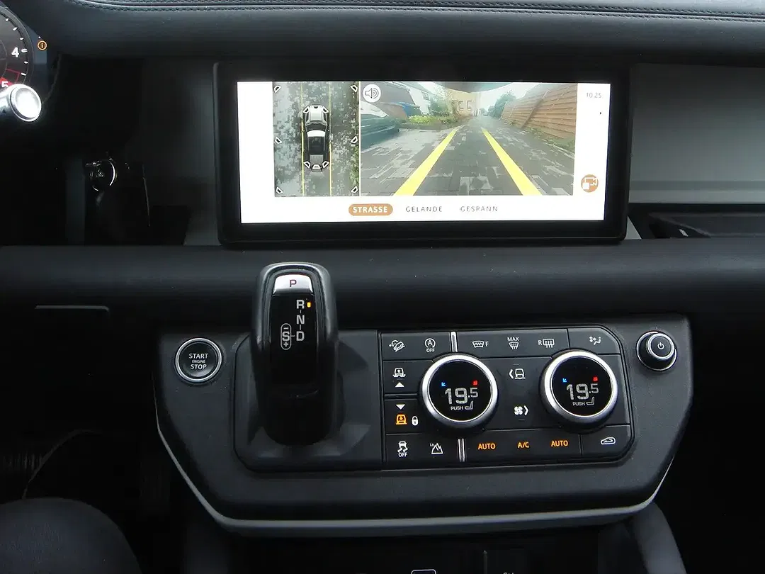 Land Rover Defender - Thumbnail 7
