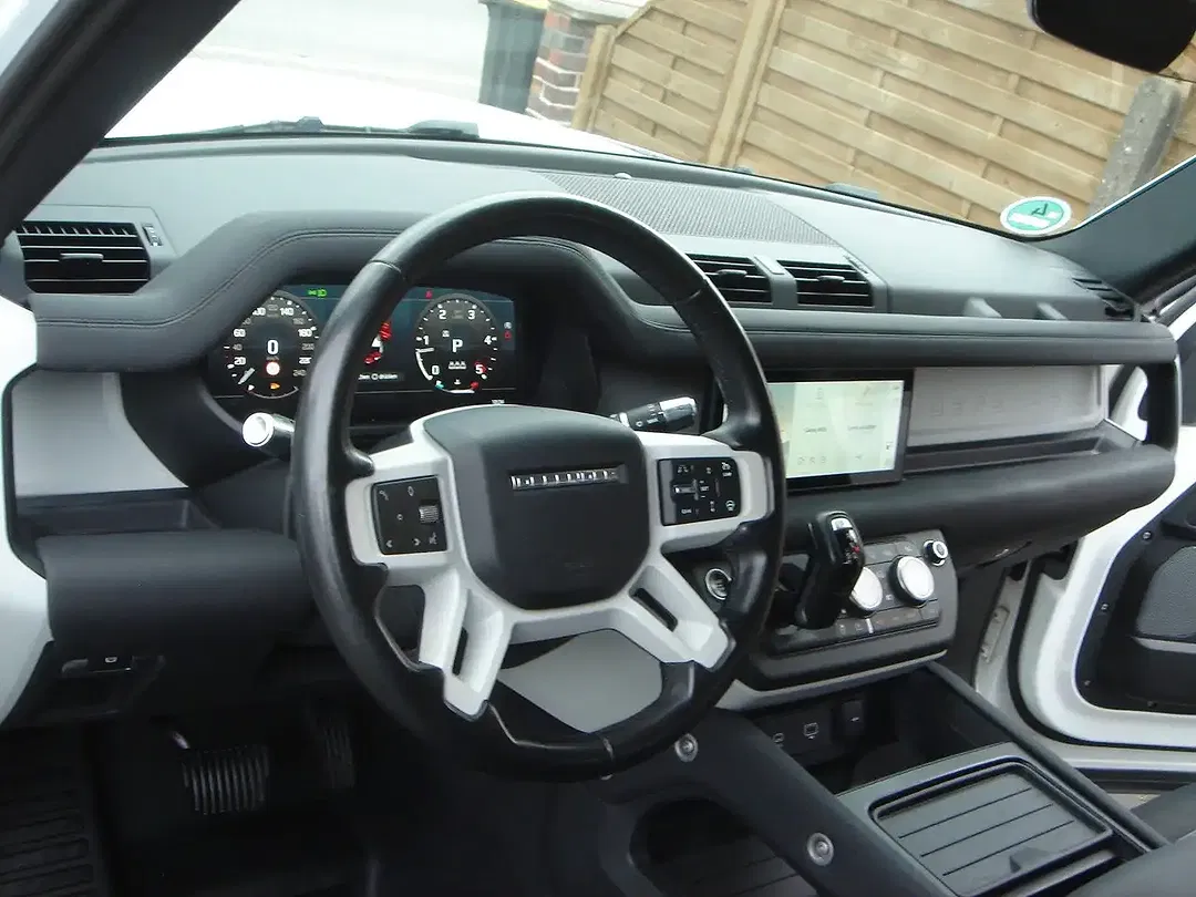 Land Rover Defender - Thumbnail 9