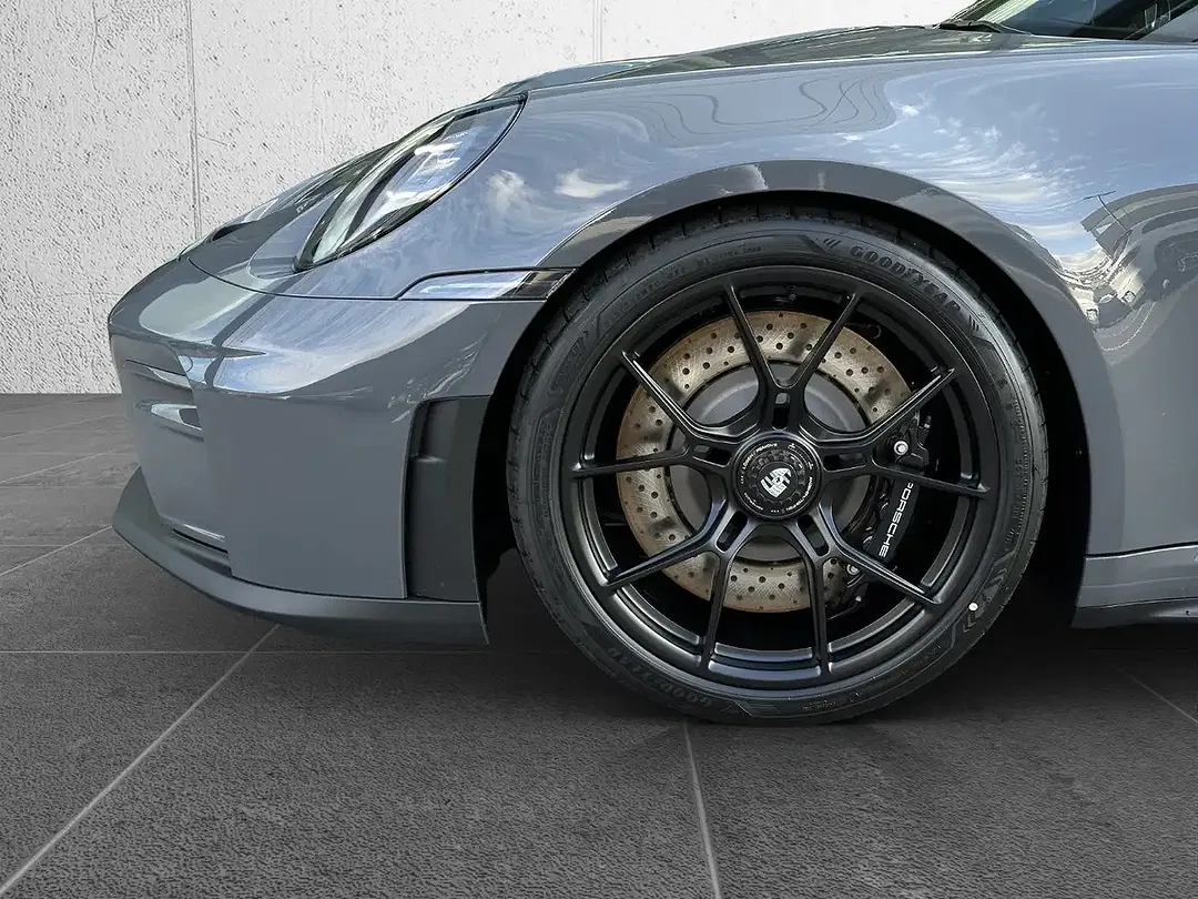 Porsche 992 - Thumbnail 6