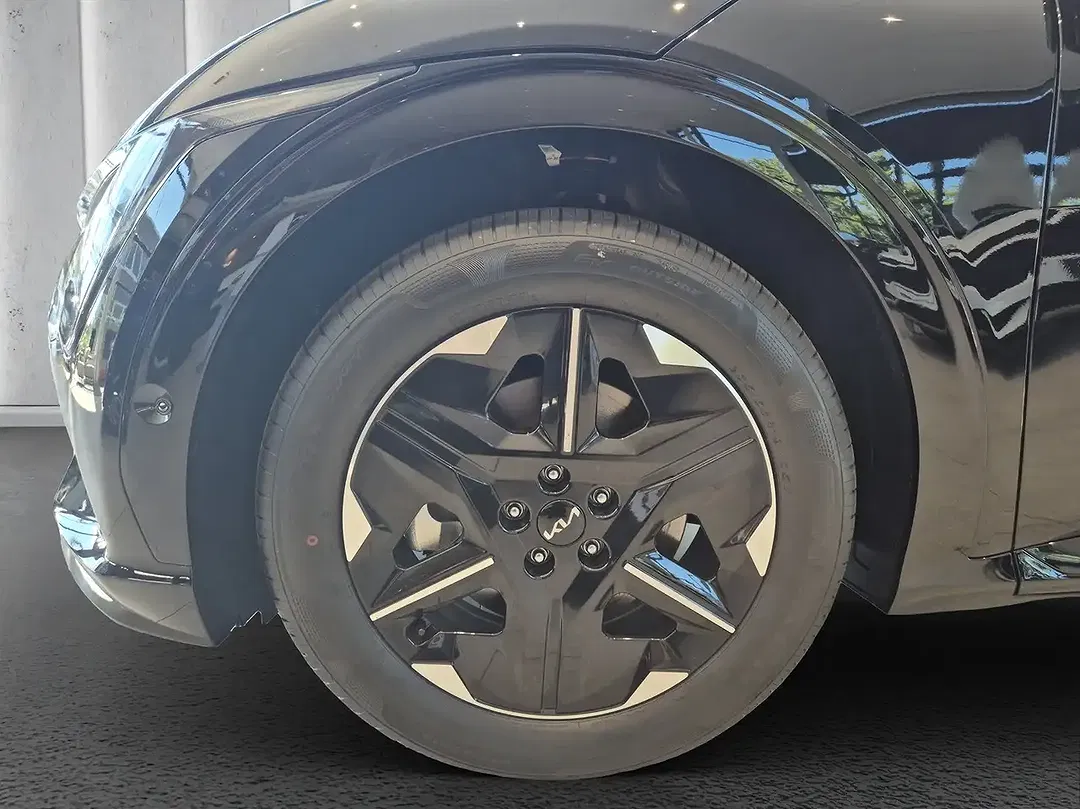 Kia EV6 - Thumbnail 15