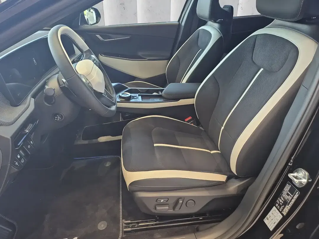 Kia EV6 - Thumbnail 2