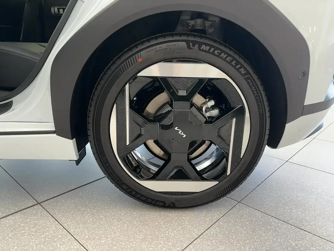 Kia EV4 - Thumbnail 12
