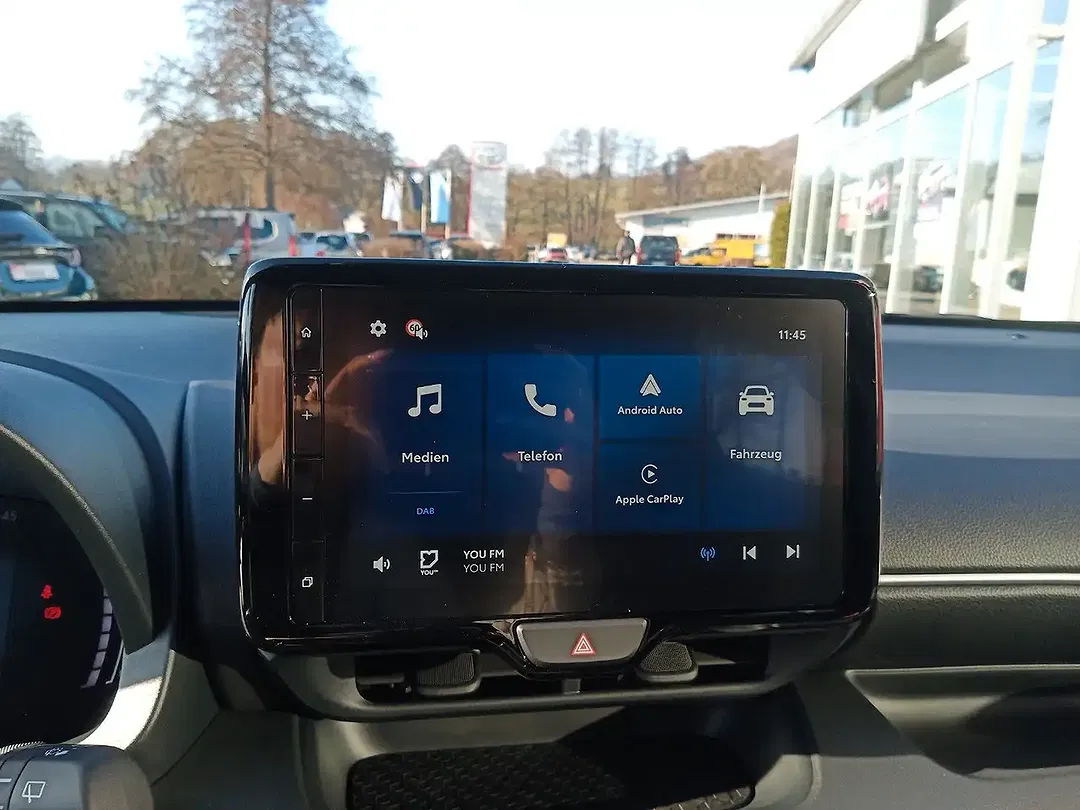 Toyota Yaris - Thumbnail 12