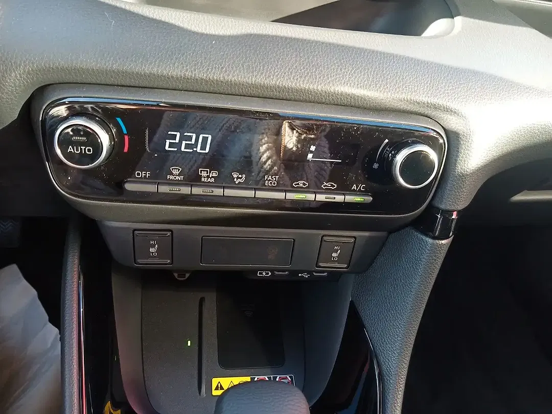 Toyota Yaris - Thumbnail 14