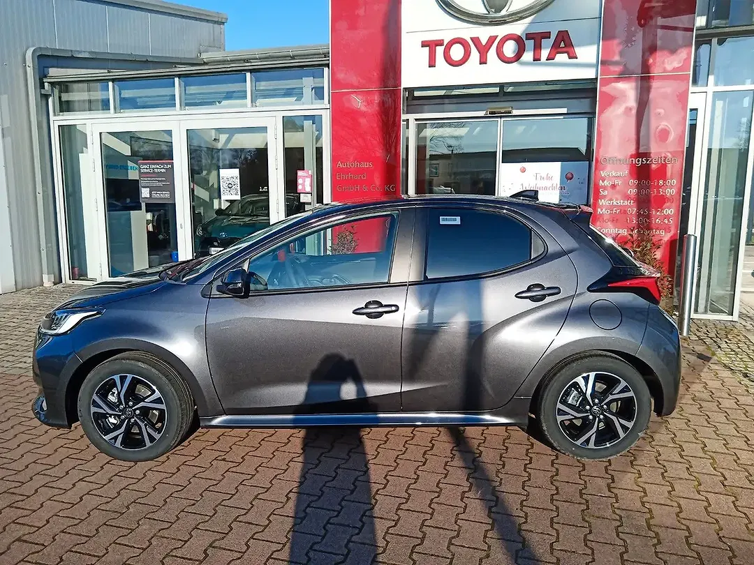 Toyota Yaris - Thumbnail 2