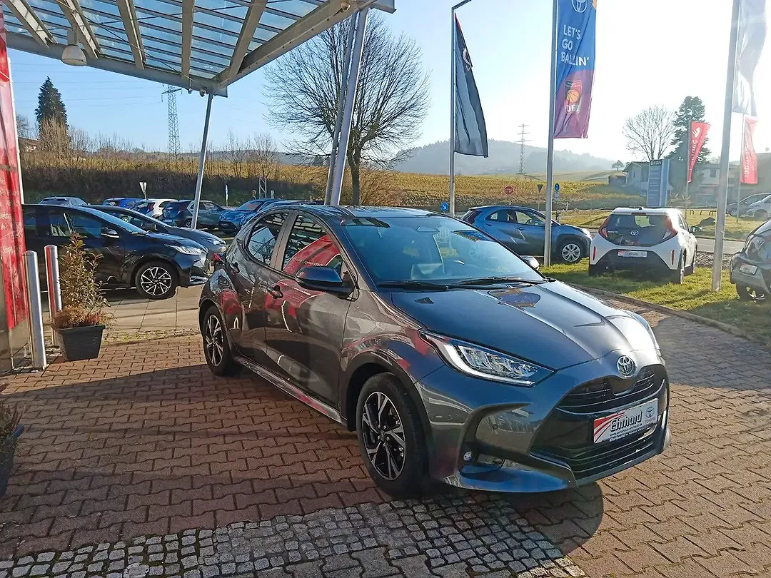 Toyota Yaris - Thumbnail 6