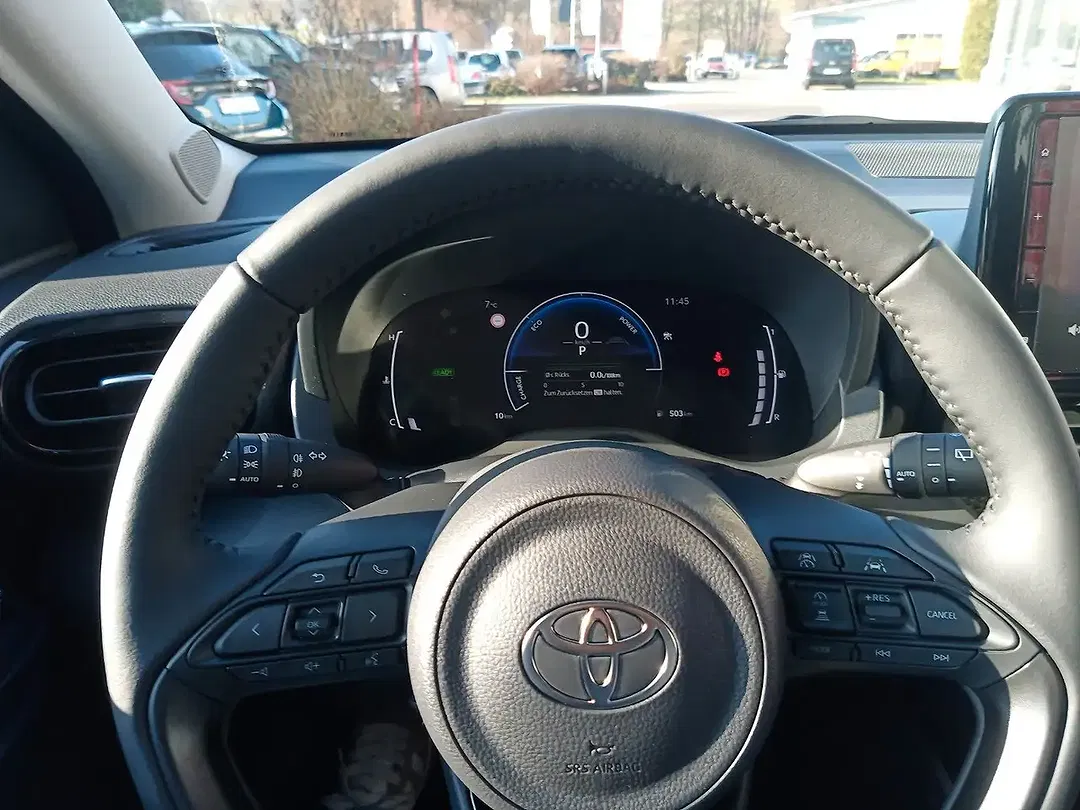 Toyota Yaris - Thumbnail 8