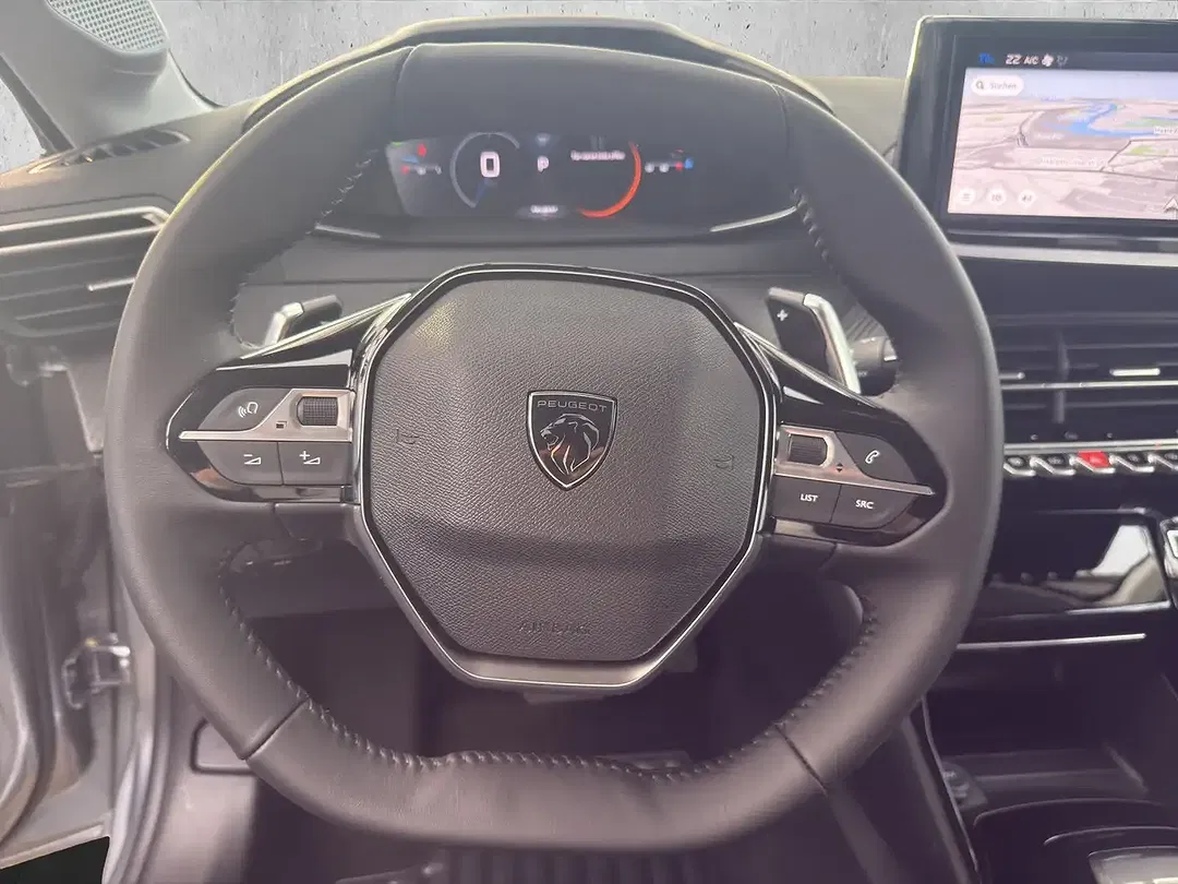 Peugeot 208 - Thumbnail 11