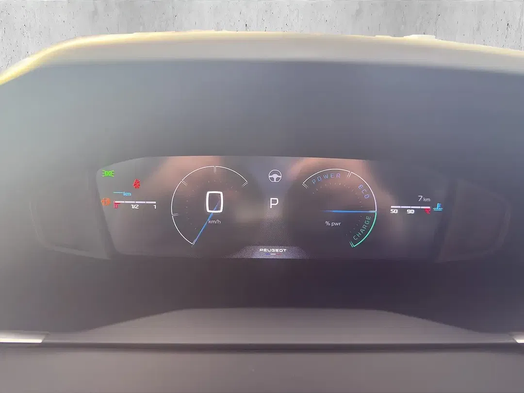 Peugeot 208 - Thumbnail 12