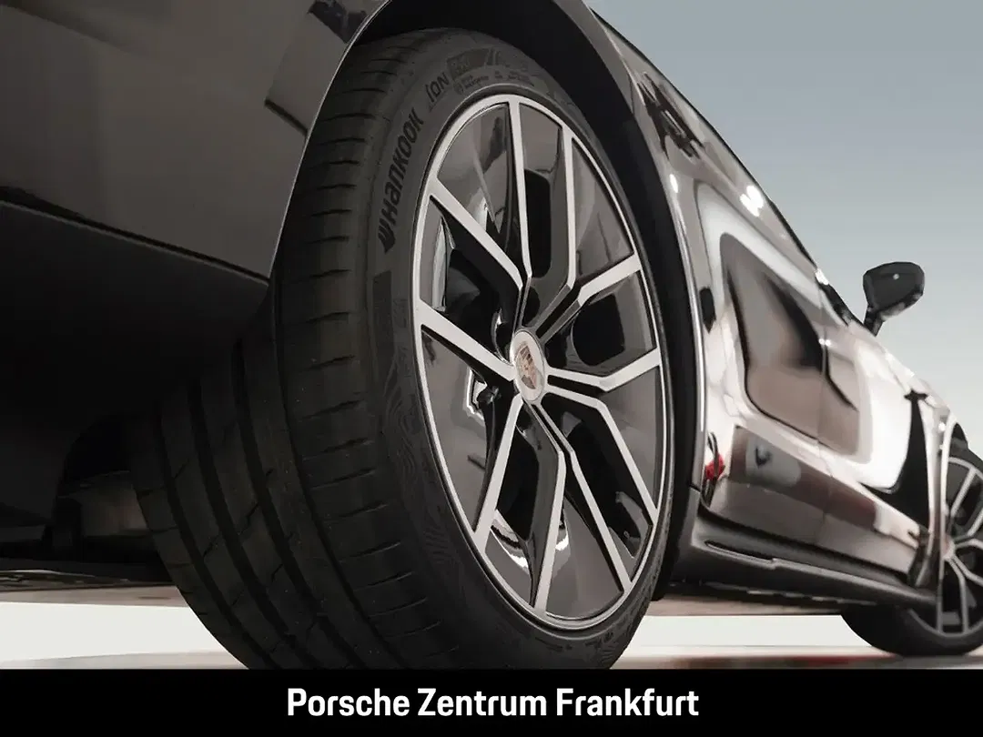 Porsche Taycan - Thumbnail 6