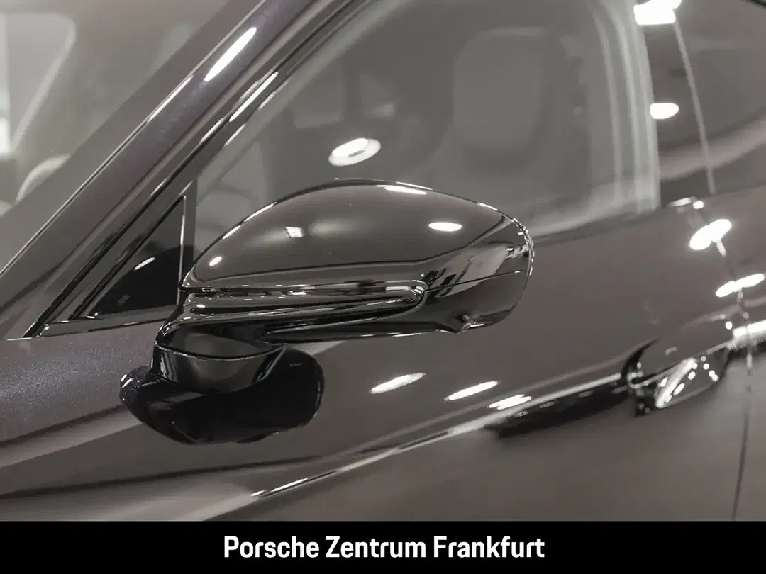 Porsche Taycan - Thumbnail 7