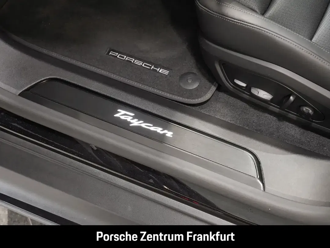 Porsche Taycan - Thumbnail 8