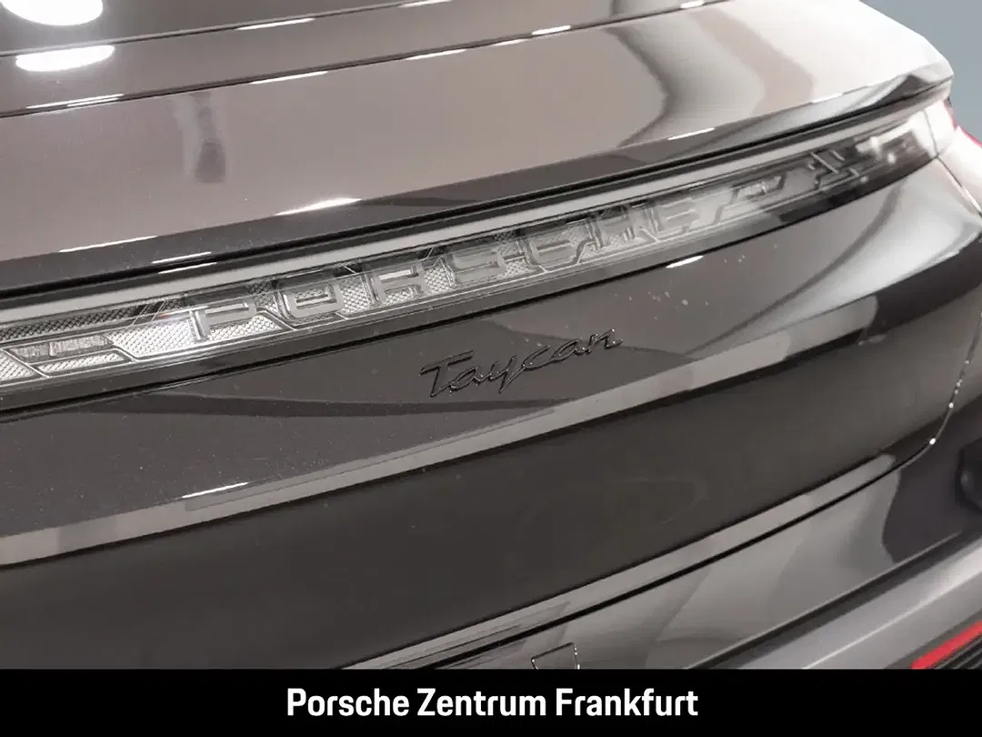Porsche Taycan - Thumbnail 9