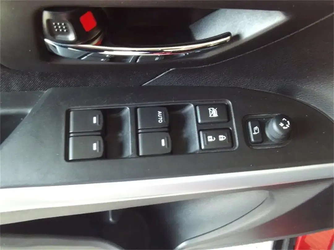 Suzuki SX4 S-Cross - Thumbnail 12