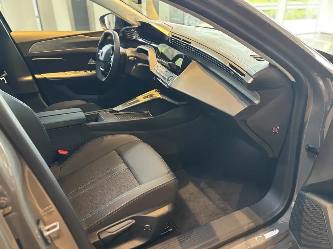 Peugeot 308 - Thumbnail 10